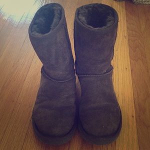 Dark brown mid-height lightly worn Ugg boots